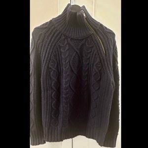 Knitted sweater with zipper on the neck